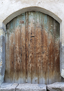 中间有金属锁的古老古旧木制木门实木黄铜风化框架材料入口古董艺术木板建筑图片