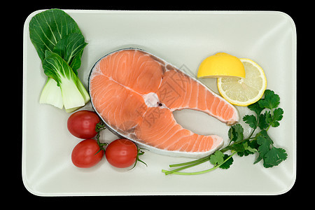 原鲑鱼牛排 盘子上加蔬菜 食物和蔬菜柠檬红色绿色鱼片海鲜胡椒美食橙子包装玉米图片