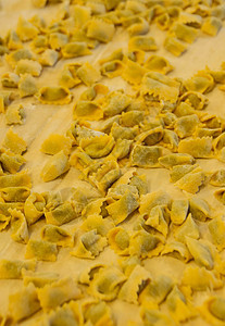 意大利皮埃蒙特州兰河的典型意大利面影棚烹饪面粉面食美食传统食品营养普林手工图片