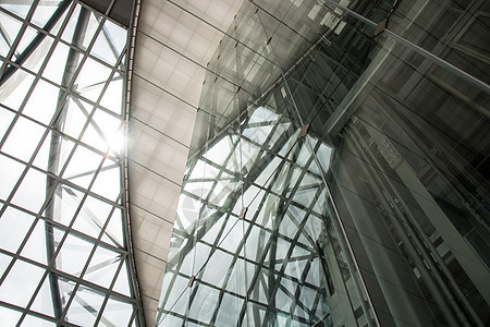 现代建筑中的未来派电梯地板大厅窗户办公室楼梯自动扶梯建筑学店铺反射玻璃图片