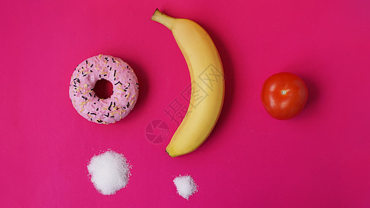 选择健康的水果而不是含糖量大的不健康甜食食物糕点巧克力小吃糖尿病女士糖果甜甜圈香蕉面包图片