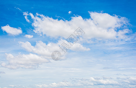 天空和云云木头蓝色墙纸阳光场景森林蓝天天气沼泽山脉图片