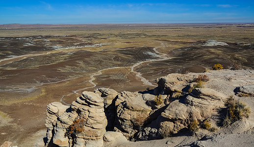 阳光明媚的沙漠 各种沉积岩层公园森林荒地地质学侵蚀爬坡土壤峡谷编队彩绘图片