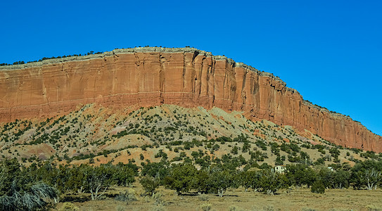 各种沉积岩和泥土被水冲出古生代悬崖荒地砂岩石头森林地形图层岩石沙漠图片