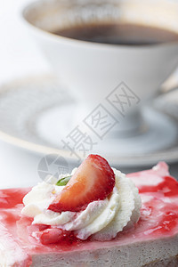 草莓蛋糕食物面包奶油白色绿色杯子糕点咖啡香草甜点图片