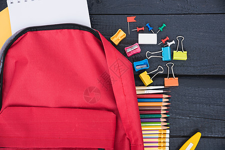 供教育儿童使用的红色背包红袋背包孩子家庭作业解雇统治者蓝色铅笔笔记本工具学校配件图片