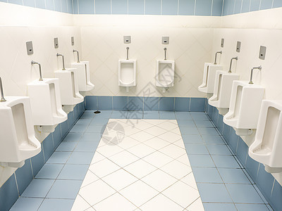 空的清洁新公共厕所奢华房间小便池镜子酒店卫生间民众排尿洗手间办公室图片