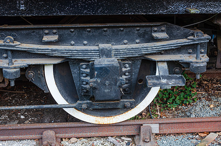火车车轮在轨道上行驶壁板车辆蒸汽铁轨货运旋转金属铁路机车火车轮图片