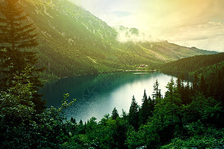 湖在山中岩石抛光放松爬坡全景山脉顶峰墙纸反射蓝色图片