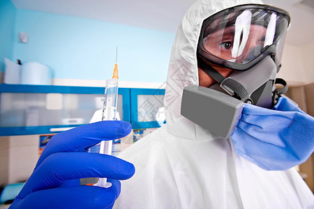 身穿防护服制服和面罩的医生携带注射针筒和疫苗手套男性保健面具注射器科学家安全疾病风镜危机图片