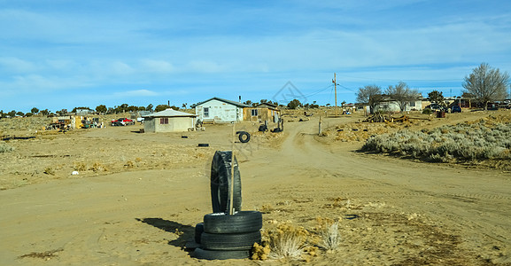 美国新墨西哥州美国土著保留地的典型土著人家庭原住民首席农庄乡村天空村庄农村沙漠传统文化图片