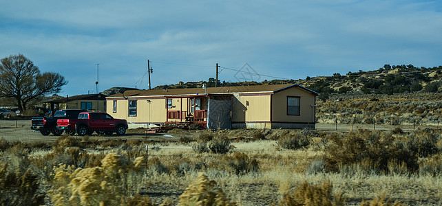 美国新墨西哥州美国土著保留地的典型土著人家庭原住民沉降传统旅游旅行村庄首席部落沙漠天空图片