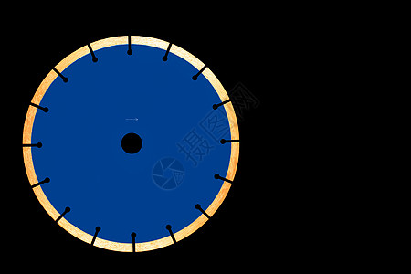 一把切割混凝土的剪刀 用经典蓝宝石和钻石 直径230毫米 在黑色背景上隔离图片