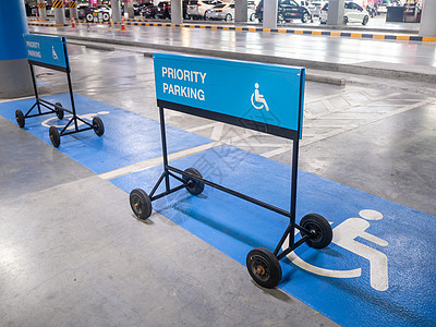 残疾人停车位的国际标志条纹轮椅车轮运输椅子路面摊位人士沥青国际图片