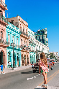 古巴哈瓦那流行地区旅游女郎 校对 Portnoy广场大教堂旅行照片孩子建筑观光场景旅游文化图片