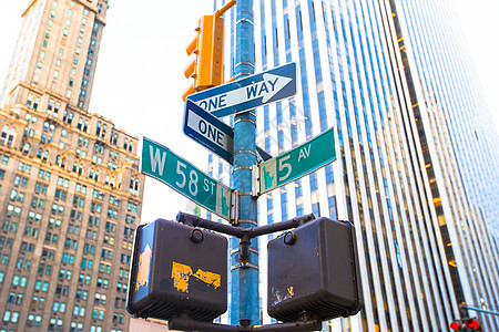 纽约市第五十八街和第五大道交叉路口 纽约图片