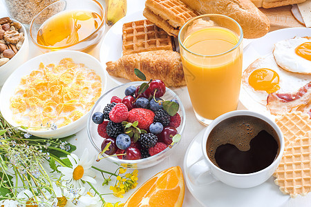 健康早餐套餐食物燕麦羊角谷物盘子浆果饮食果汁甜点桌子图片