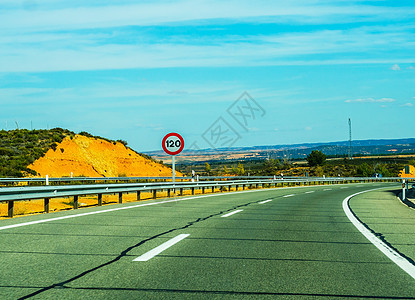 西班牙山峰的快路 美丽的穆恩风景蓝色技术沙漠天空公园全景基础设施国家荒野运输图片