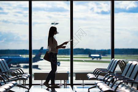在机场休息室等待飞行飞机的航空客机乘客休整轮 候机假期运输冒险行李飞机场护照旅游旅行自由生活图片