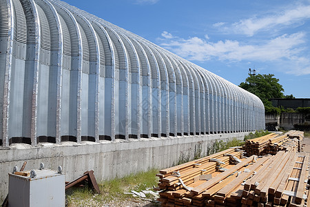 建筑材料仓库 建筑基地 金属 木头和砖块等生产物流红旗托盘酒吧工业工作木材建造积木图片