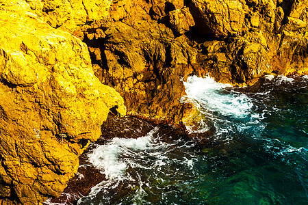 海上高悬崖 夏天的海底背景 许多喷洒热带风景海岸假期海岸线岩石蓝天蓝色悬崖边缘图片