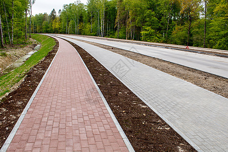 在施工中的道路附近的新现代瓷砖人行道天空粉色工作城市商业灰色路面水泥平板蓝色图片