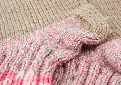米色和粉色羊毛针织袜子碎片图片