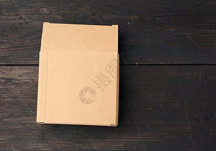 棕色木头运输货物用的棕色纸板纸箱e图片
