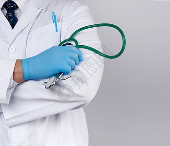 穿白色医用大衣的成年男性医生站着并持有一格诊所卫生外套职业男人专家成人工具医师护士图片