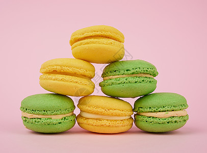 黄和绿圆圆杏仁面粉蛋糕的麦子糖果糕点营养食物杏仁蛋糕酥皮味道甜点粉色图片