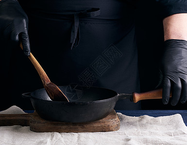 黑衣厨服和乳胶手套引发了老式木皮图片