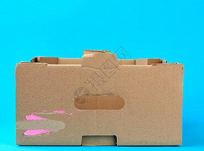 蓝色背木上棕色纸的长方形空纸板盒仓库办公室送货船运邮政纸板店铺贮存包装蔬菜图片