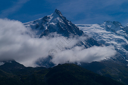 夏天在法国阿尔卑斯山山台山脉自然场景天空低温雪山山峰环境图片