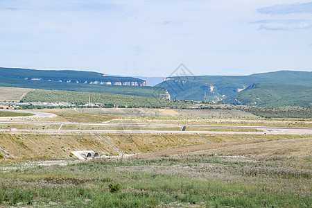 克里米亚自然景观 路边汽车窗外可见田地和山丘土地农村草地旅行旅游地平线季节地区晴天半岛图片