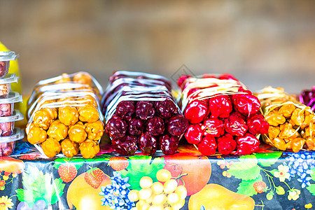 多彩多彩 美味新鲜的格鲁吉亚挂在市场上水果小麦旅游销售食物文化小吃坚果饮食果汁图片