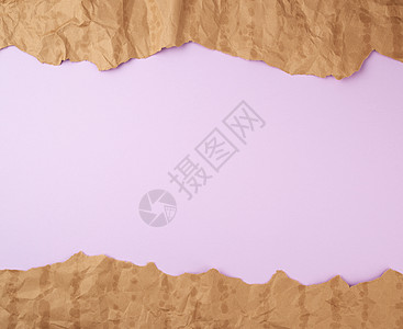 抽象淡紫色背景与棕色撕纸元素边界纸板回收包装损害横幅框架广告文档古董图片