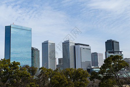 阳光明媚的日光天晴蓝天空 日本城市风景天空景观建筑学建筑晴天经济天际旅游活力银行图片