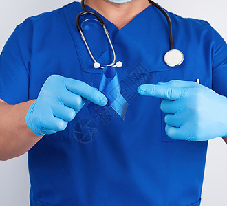 穿蓝制服的医生和不消毒的乳胶手套有黑发炎男人医师专家成人活动医院药品世界癌症海军图片