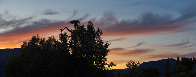 从扶轮社Marsh 的眼神中 Kelowna 日落的黄昏全景图片