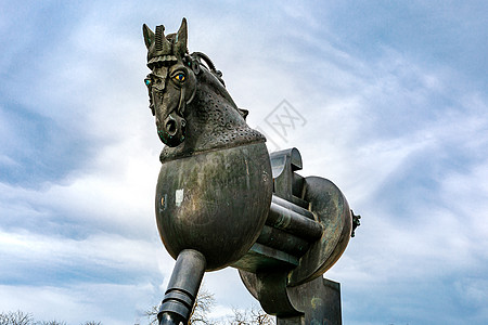 在安斯巴钦的侯爵府前拍下马雕像图片
