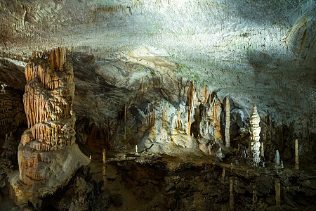 洞穴系统地下怪异的岩层建筑学矿物旅行石头岩石旅游钟乳石照明洞穴学柱子图片