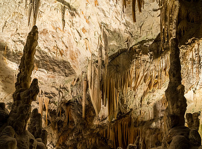 洞穴系统地下怪异的岩层建筑学石笋矿物柱子钟乳石岩溶地质学洞穴学岩石石窟图片