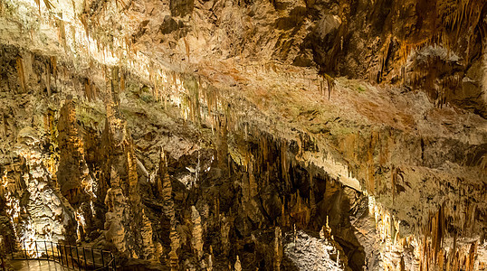 洞穴系统地下怪异的岩层编队洞穴学钟乳石岩石照明旅行矿物吸引力地质学石灰石图片