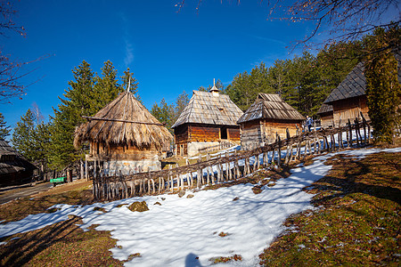 塞尔维亚兹拉蒂博尔SiralogojnoZlatibor风景国家农村房子建筑学民族乡村木头旅游博物馆图片