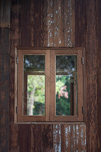 后院的木制窗框图片