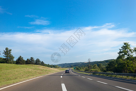 公路高速公路运动速度驾驶插图旅行交通天空沥青运输图片