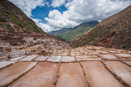 秘鲁圣谷Cuzco附近Maras的Inca盐锅 秘鲁圣谷Cuzco旅游盐水萃取旅行吸引力水晶石头矿物游客盆地图片