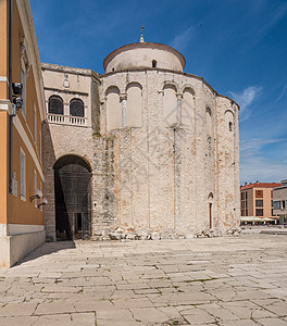 克罗地亚旧城扎达尔的圣多纳图斯环教堂历史性大教堂教会古董城市建筑景观旅行旅游街道图片