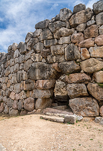 希腊Peroponnese的Tiryns古希腊历史遗迹隧道文明旅游岩石废墟石墙历史性纪念碑巨石石头图片