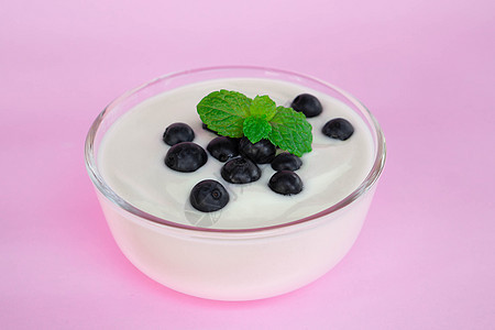近身酸奶加新鲜蓝莓水果 在玻璃碗上甜点饮食浆果营养奶油食物小吃蓝色薄荷早餐图片